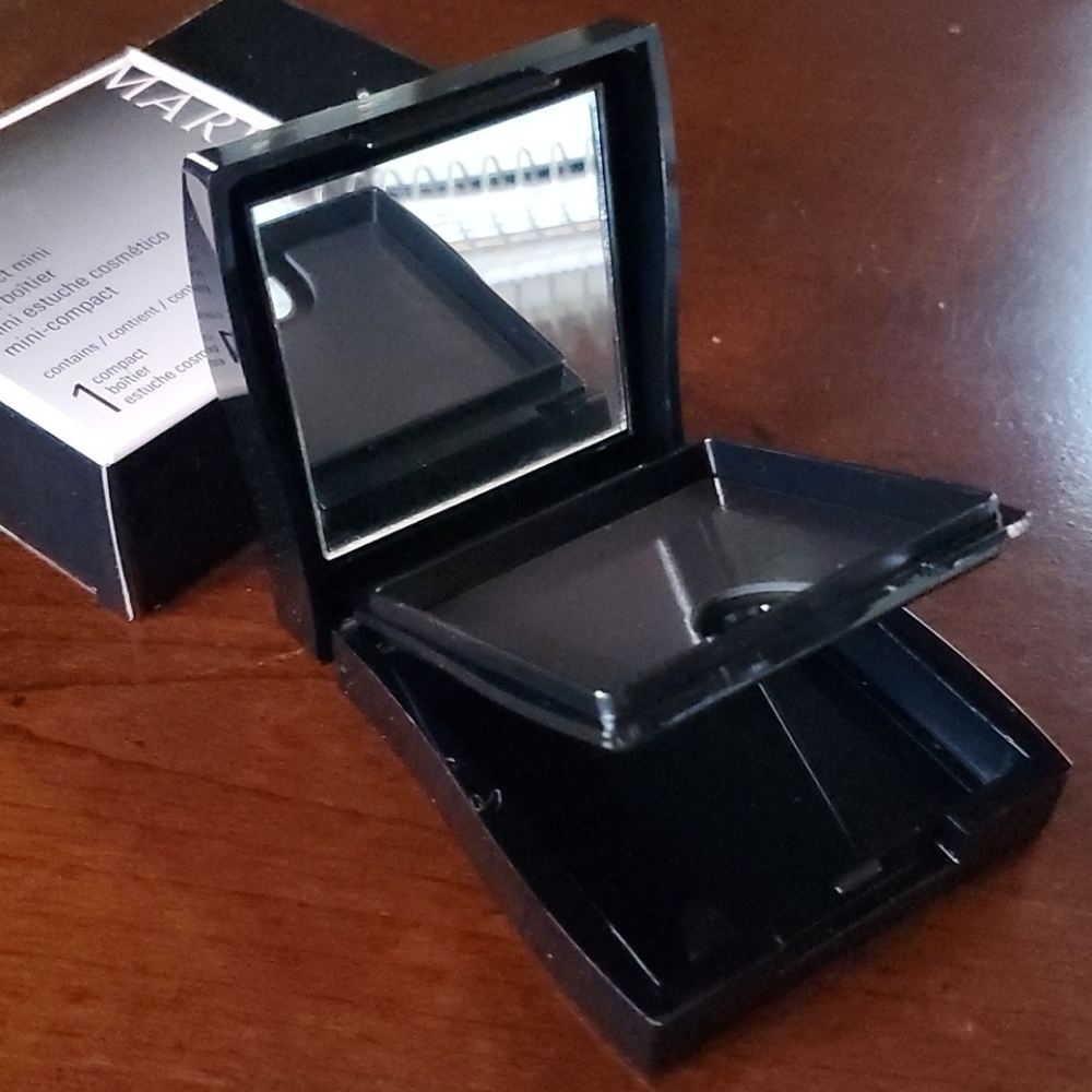 Mary Kay Compact Mini - Picture 2 of 2